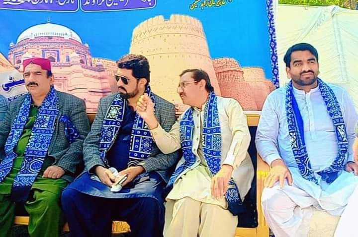 Faraznoonsdp's tweet photo. حیدراباد سے سیاسی و سماجی نوجوانوں کی شکیل گلھجہ کی قیادت میں جھوک سرائکستان ملتان امد رانا محمد فراز نون سے مل کر ایس ڈی پی میں شمولیت کا اعلان رانا محمد فراز نون نے اجرک پہنا کر خیر مقدم کیا
#SDPUpdate https://t.co/E2zzpdbhb9
