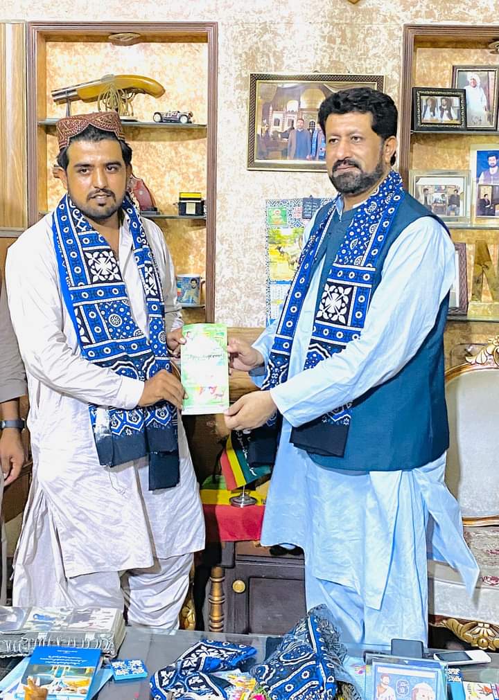 Faraznoonsdp's tweet photo. حیدراباد سے سیاسی و سماجی نوجوانوں کی شکیل گلھجہ کی قیادت میں جھوک سرائکستان ملتان امد رانا محمد فراز نون سے مل کر ایس ڈی پی میں شمولیت کا اعلان رانا محمد فراز نون نے اجرک پہنا کر خیر مقدم کیا
#SDPUpdate https://t.co/E2zzpdbhb9