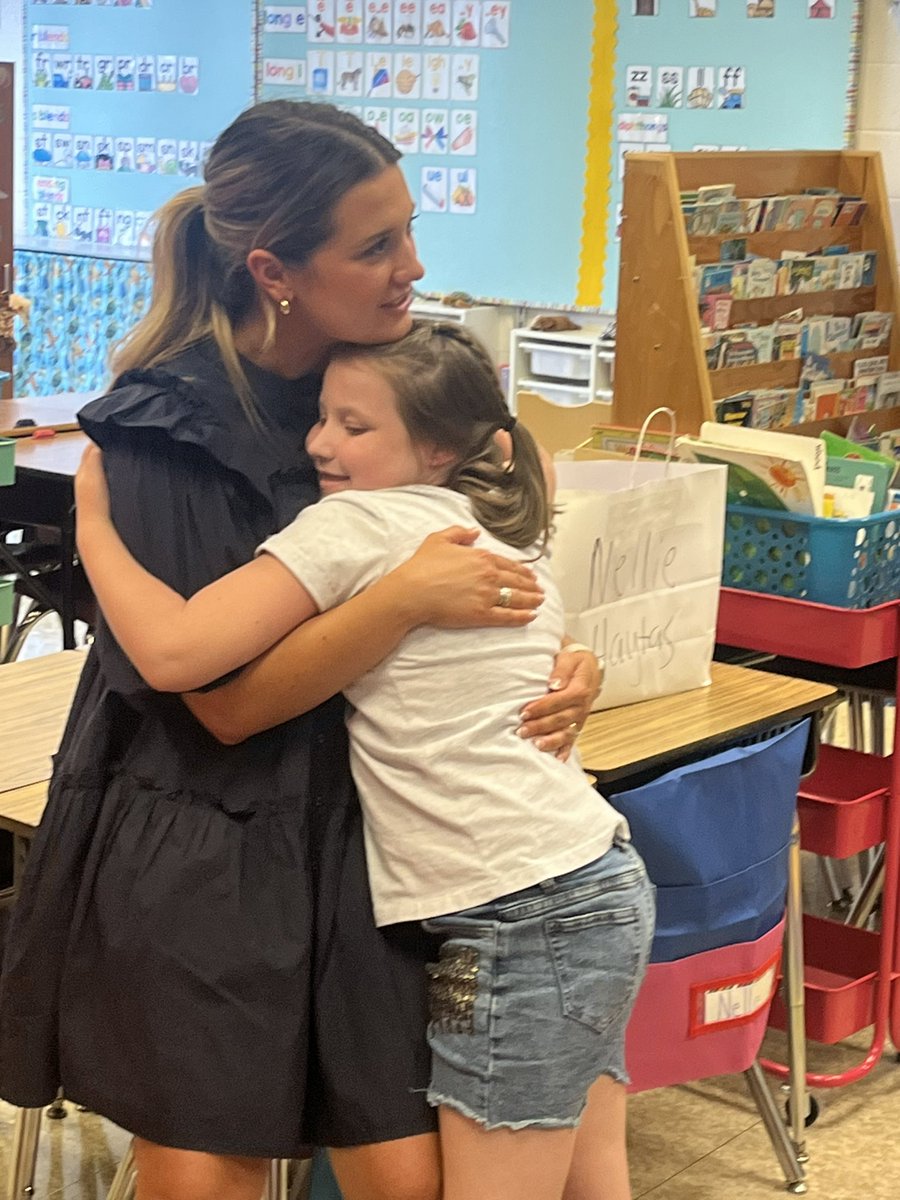 MrsBenton4th's tweet image. Open House 2024-2025! 4th grade team! 🎉 My girl is a 3️⃣rd grader! We get the fabulous @MrsJacksonsges all year and had a surprise visit from @LearnWithMay! This year is off to a FANTASTIC start! @SedgeGardenES