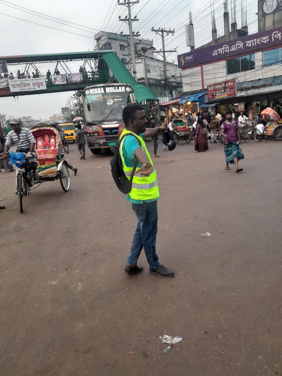 mkshikariBD's tweet photo. সেবার জন্য সর্বদা প্রস্তুত ❤️ 
#BangladeshScouts #TrafficDuty https://t.co/EUxkdQtGkM