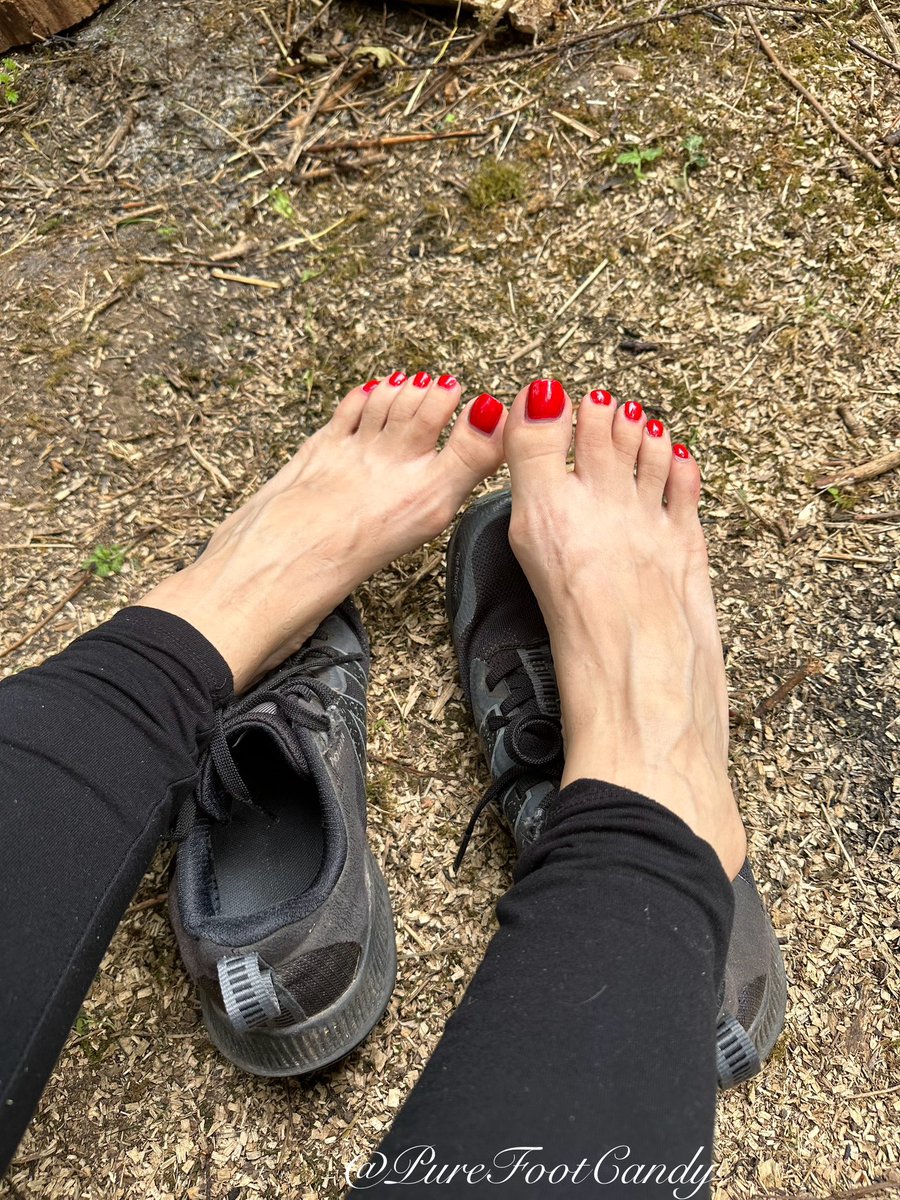 PureFootCandy's tweet photo. Another busy hiking weekend…

I need a treat 🙏 https://t.co/AOnnIxEYcI