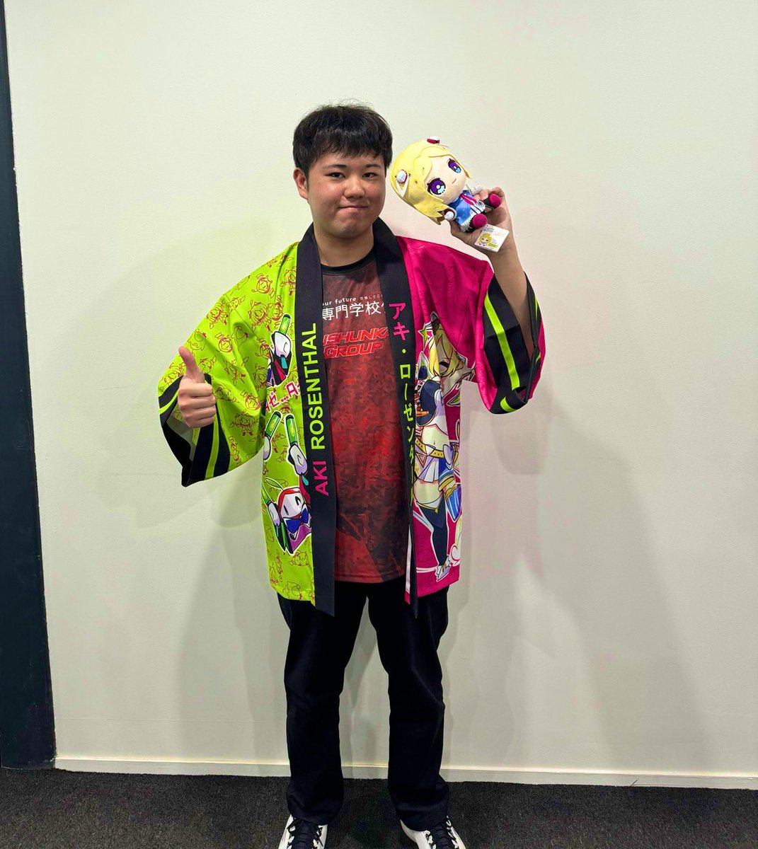 higuchi010914's tweet image. 本日はいよいよEWC最終日です！全てを出し切り優勝してやろうと思います🫡応援よろしくお願いします！

そして現地の方にアキさんファンがいてその方に法被貰いました！世界中で人気で凄い！
#EWC2024