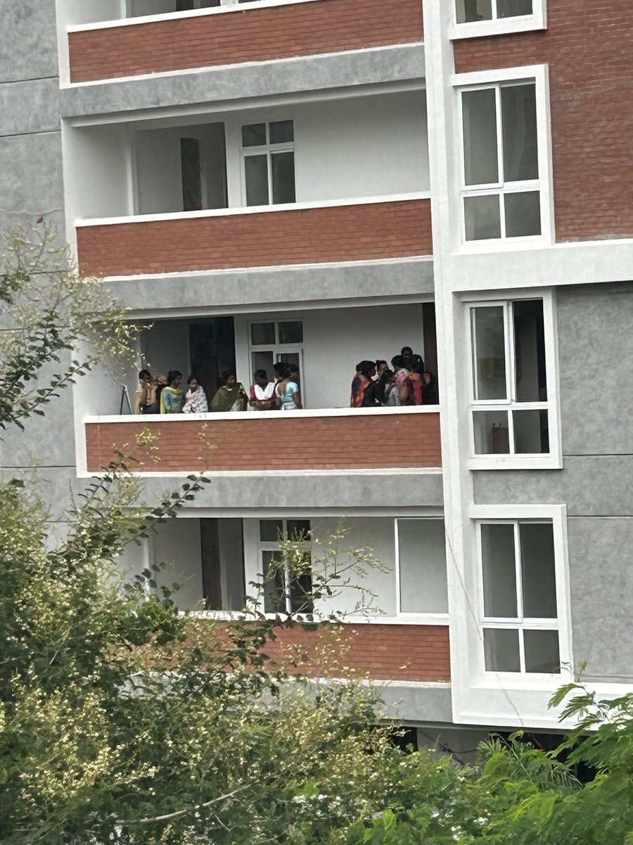 CoreenaSuares2's tweet photo. #Hyderabad-I am told around 20 of them (mostly cross dressers) visited the house during the ceremony. The problem is they don’t accept what ever is in the means of the giver and demand exorbitant. Some groups resort to abuse, violence. There has to be a solution @TelanganaDGP. https://t.co/JKQFvHngDR