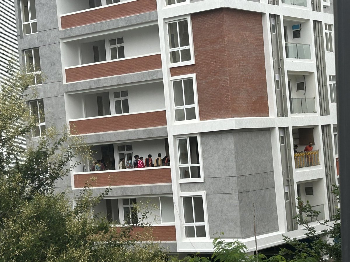 CoreenaSuares2's tweet photo. #Hyderabad-I am told around 20 of them (mostly cross dressers) visited the house during the ceremony. The problem is they don’t accept what ever is in the means of the giver and demand exorbitant. Some groups resort to abuse, violence. There has to be a solution @TelanganaDGP. https://t.co/JKQFvHngDR