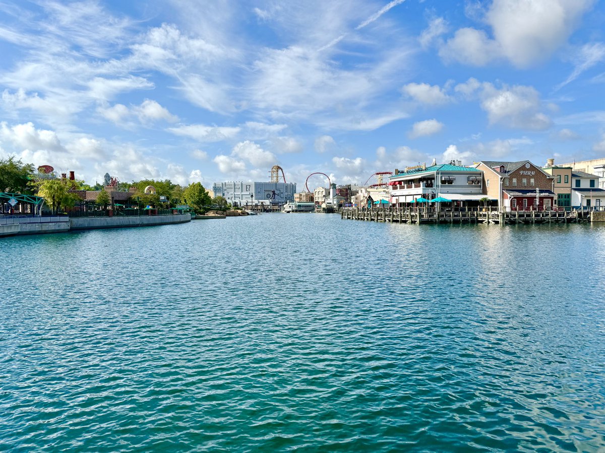 mouseclass's tweet photo. We never get tired of this amazing view! 🤩 @UniversalORL https://t.co/Xj3BZGxwsa