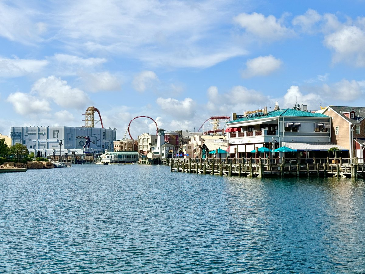 mouseclass's tweet photo. We never get tired of this amazing view! 🤩 @UniversalORL https://t.co/Xj3BZGxwsa