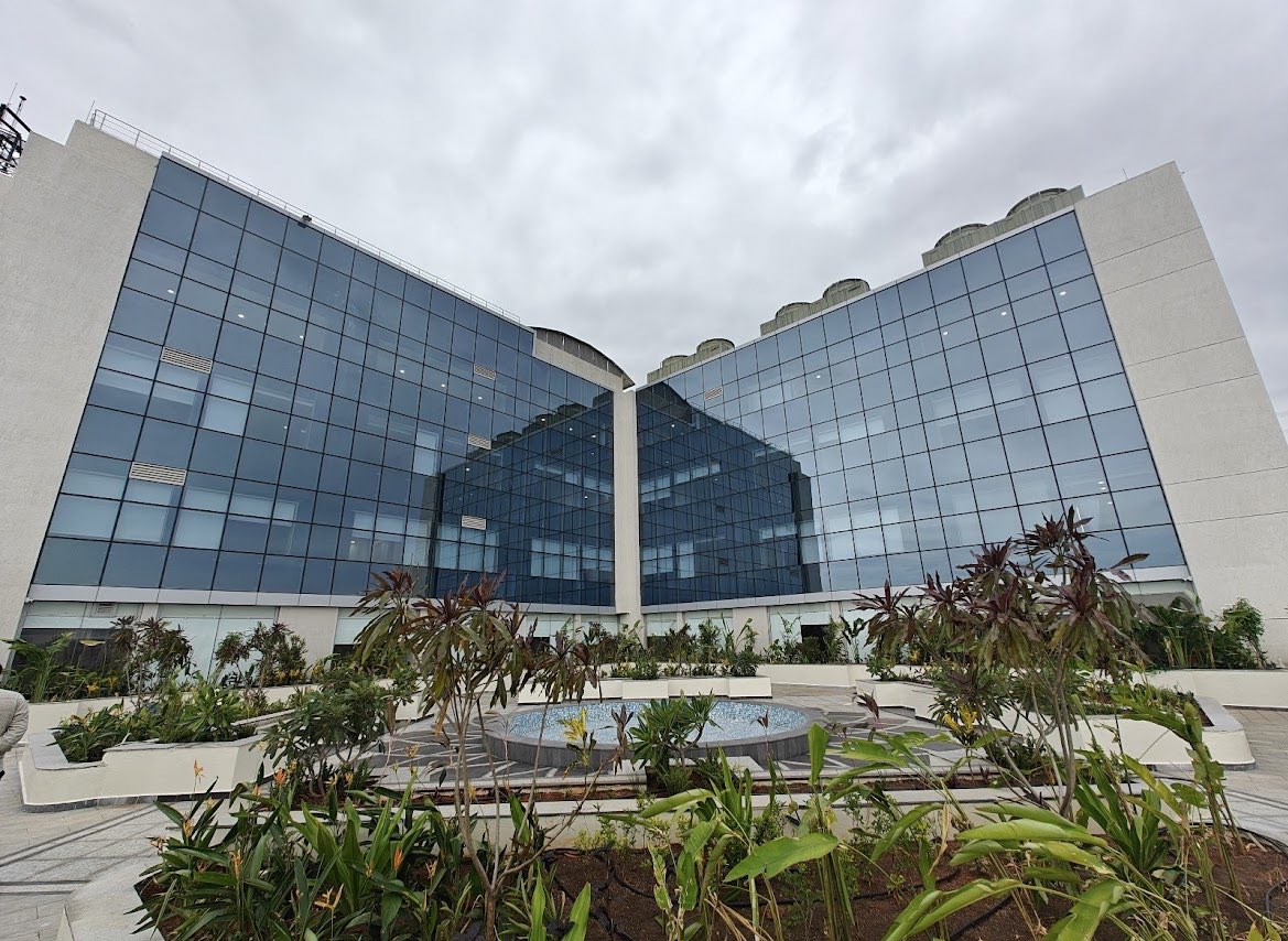 UpdatesChennai's tweet photo. More pics of the newly opened Madurai Meenakshi Super Speciality Hospital. Among the best I have seen recently especially in a Tier-2 city! #Madurai #Hospital 🏗️🏥 https://t.co/ALJqRCOQsN
