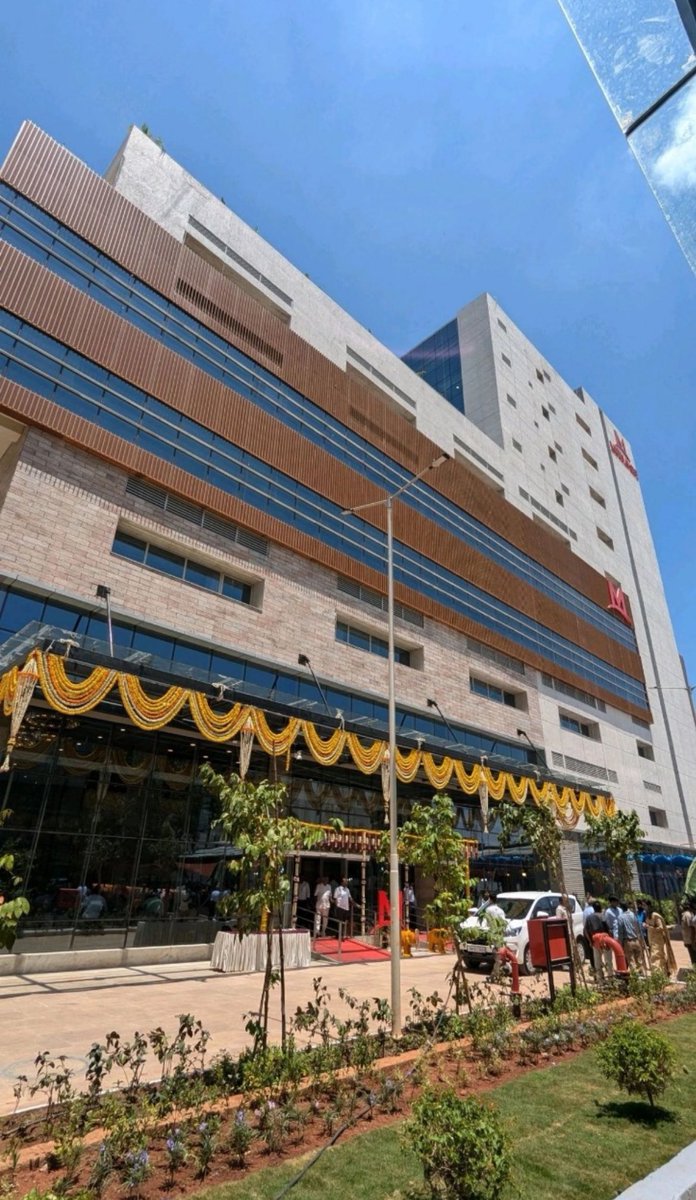 UpdatesChennai's tweet photo. More pics of the newly opened Madurai Meenakshi Super Speciality Hospital. Among the best I have seen recently especially in a Tier-2 city! #Madurai #Hospital 🏗️🏥 https://t.co/ALJqRCOQsN