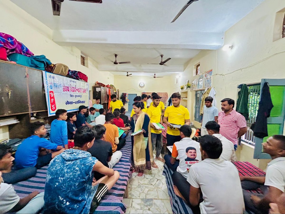 students4seva's tweet photo. सेवार्थ विद्यार्थी काशी प्रांत, कुशभवनपुर के कार्यकर्ताओं द्वारा "सेवा शनिवार" के अंतर्गत वनवासी छात्रावास में विद्यार्थियों को पाठ्य सामग्री का वितरण किया गया।
#StudentsForSeva #WeAreSFS #SevaShanivar https://t.co/pDfr7zpHT6