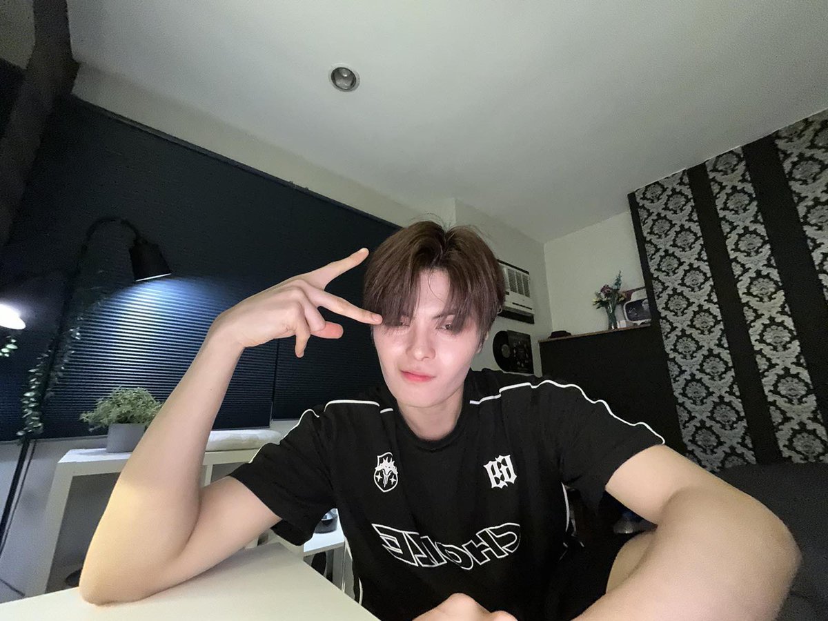 official_newID's tweet photo. [#THAD]
Another week of successful mallshows ❤️ Thank u guuuyssss!

Good night, nameless fandom ~

Thaddybear 🐻‍❄️ warm huuugs

#New_ID #뉴이드 #THAD #타드 https://t.co/ZbUori5jtM