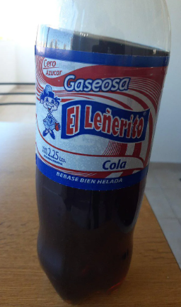 juansotiito's tweet photo. Volviendo del laburo me encontré este espécimen en la gondola del chino en oferta. $640 2.25lts de E L   L E Ñ E R I T O, que me puede generar esto? https://t.co/e9dWHTzIg9