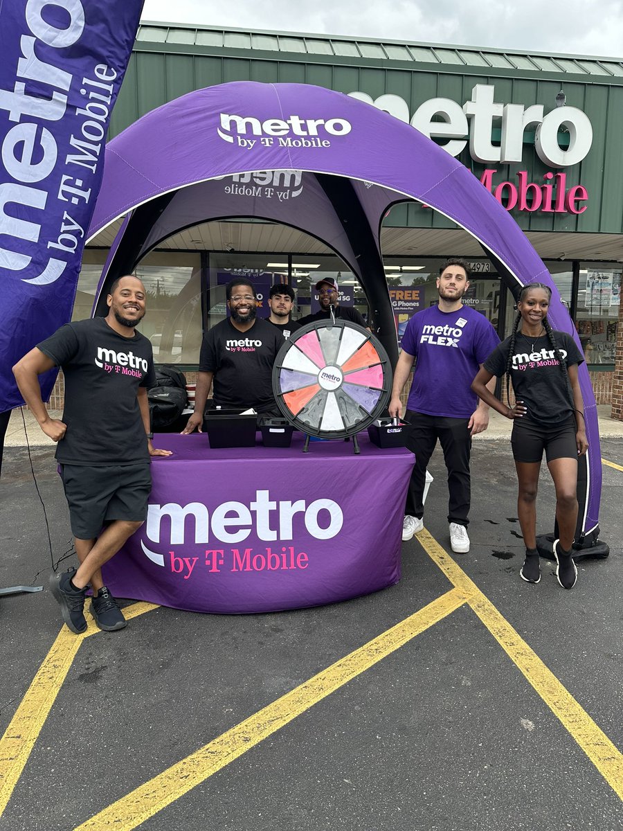 Rodney B (@thats_bowie) on Twitter photo Who loves Back to School? The Eastside of Detroit does! Great time giving back at 8 Mile & Gratiot on Friday and 9 Mile & Hayes on Saturday. #backtoschool <a href="/thayesnet/">Terry Hayes</a> <a href="/WinstonAwadzi/">Winston Awadzi</a> <a href="/b_barkoff/">B. Barkoff</a> Who loves Back to School? The Eastside of Detroit does! Great time giving back at 8 Mile & Gratiot on Friday and 9 Mile & Hayes on Saturday. #backtoschool <a href="/thayesnet/">Terry Hayes</a> <a href="/WinstonAwadzi/">Winston Awadzi</a> <a href="/b_barkoff/">B. Barkoff</a>