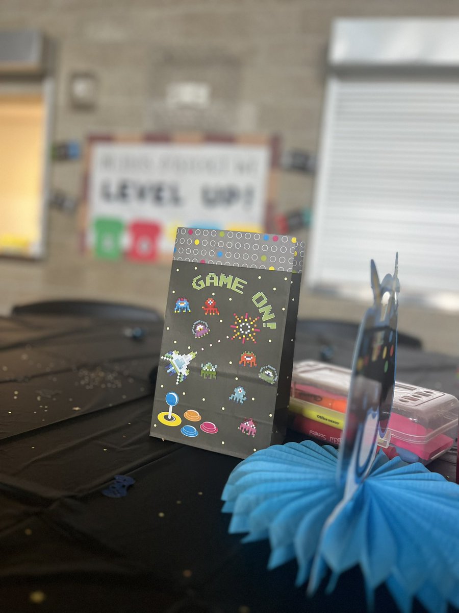 _mr_becerra's tweet photo. Thanks to generous donations, students in our community received backpacks that help them start the year strong. We are committed to disrupting inequities by maximizing the assets of the communities we serve. This makes me proud to say, this is Home! 🧡 https://t.co/ah1CNxFth5