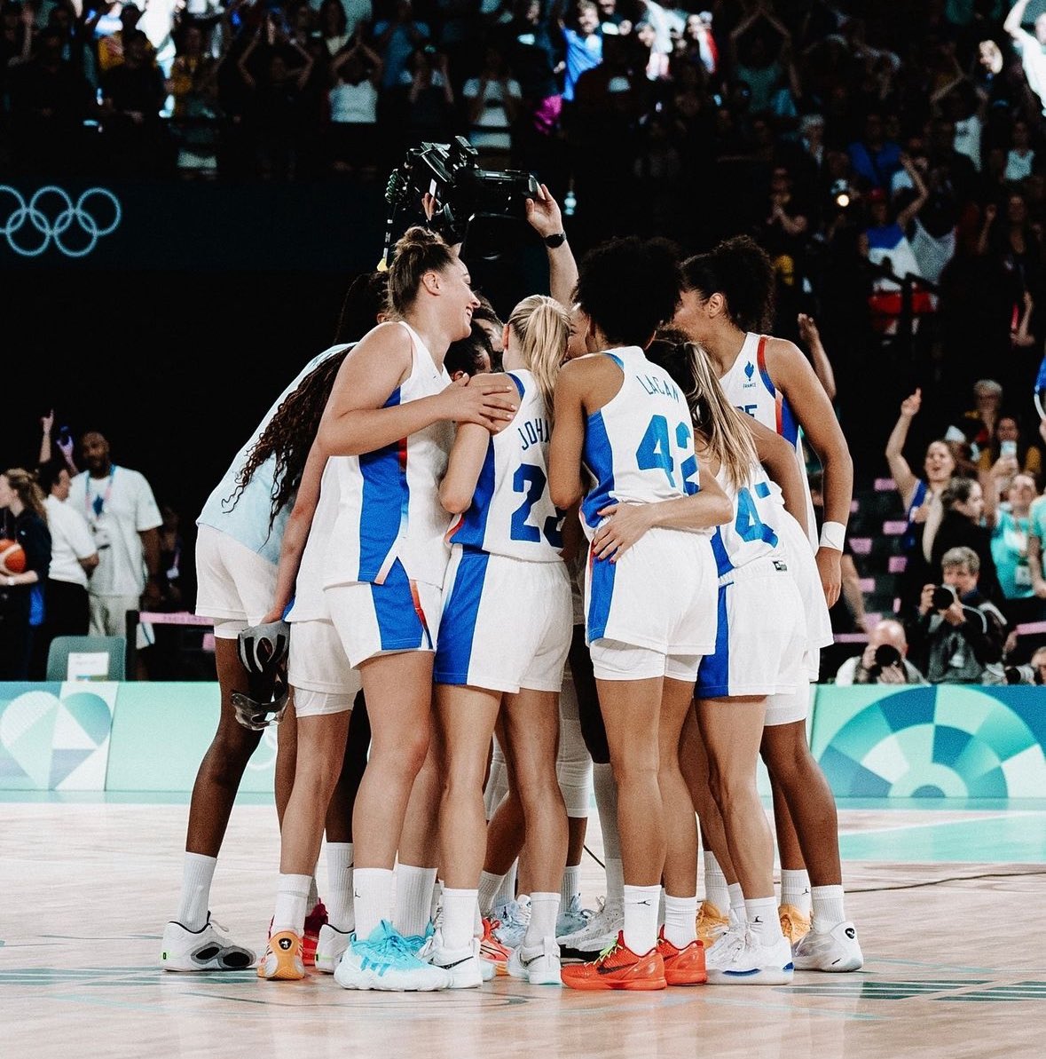lockedinfr's tweet photo. Romane
Leila
Marine F
Sarah
Gabby
Marine J
Iliana
Valériane
Janelle
Alexia
Marieme
Dominique
Jean-Aimé 

ON EST FIER DE VOUS À UN POINT INIMAGINABLE 🇫🇷🙌🏽 https://t.co/HDVm2rOLWw