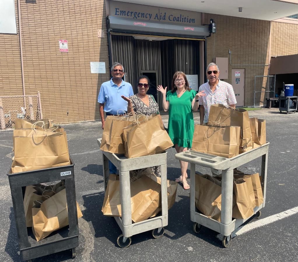CoalitionAid's tweet photo. Bobby and Rita delivered 200 Care Bags for EAC clients
that were graciously assembled and donated by members of the Houston area Sikh community.
What a blessing! https://t.co/8gpXmm4iPP
