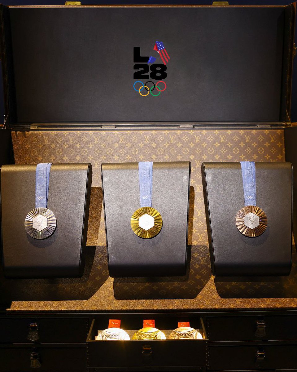 PremanandClips's tweet image. 🏏 With cricket making its Olympic debut in 2028, who do you think will take home the gold, silver, and bronze? 🌟 Possible top contenders include India, England, Australia, and Pakistan. Share your predictions! 🥇🥈🥉 #CricketOlympics2028 #OlympicCricket #SportsPredictions