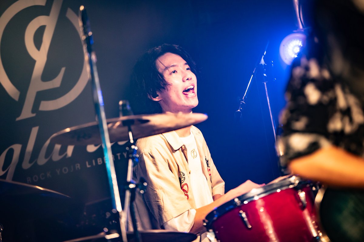 qlaria_official's tweet photo. 【🎂🎉HAPPY BIRTHDAY!!🎉🎂】

本日8/12は！
qlariaのDrums、輝昇(@kisho812)の誕生日！🎁🎉㊗️🥳

これからもqlariaを後ろから支える輝昇に注目👀

photo by はせちゃん @hasechan08 https://t.co/QMk6RheaMM