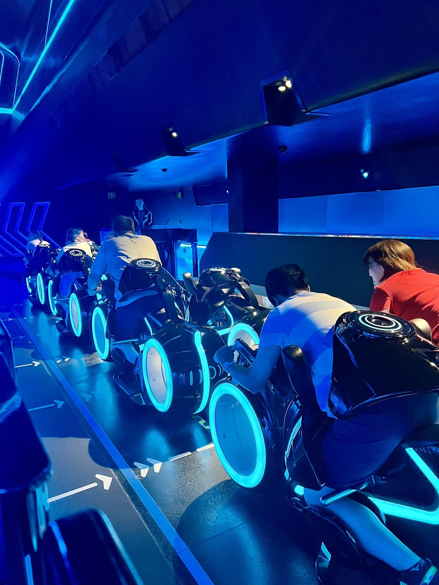 UCCA2023's tweet photo. 初Walt Disney World❣️
#WaltDisneyWorld #MagicKingdom #TyphoonLagoon #EPCOT #Tron https://t.co/W4oVuvNpE7