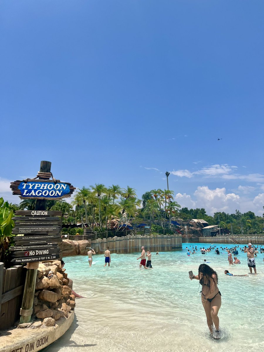 UCCA2023's tweet photo. 初Walt Disney World❣️
#WaltDisneyWorld #MagicKingdom #TyphoonLagoon #EPCOT #Tron https://t.co/W4oVuvNpE7