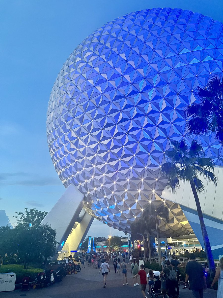 UCCA2023's tweet photo. 初Walt Disney World❣️
#WaltDisneyWorld #MagicKingdom #TyphoonLagoon #EPCOT #Tron https://t.co/W4oVuvNpE7