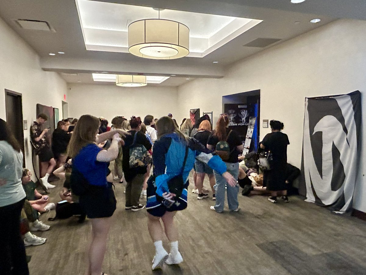 kpopstorecokr1's tweet photo. #ATEEZ [TOWARDS THE LIGHT : WILL TO POWER]

🇺🇸 ROSEMONT POP-UP 🇺🇸

Day 5️⃣ OPEN ❤️‍🔥❤️‍🔥❤️‍🔥

Today is the last day of the ATEEZ POP-UP😭
Let's enjoy the last day together!

#ATEEZWORLDTOUR2024
#ATEEZinRosemont #ATEEZ
#KPOPSTORE #BEATRO https://t.co/pG0SNiu6tb