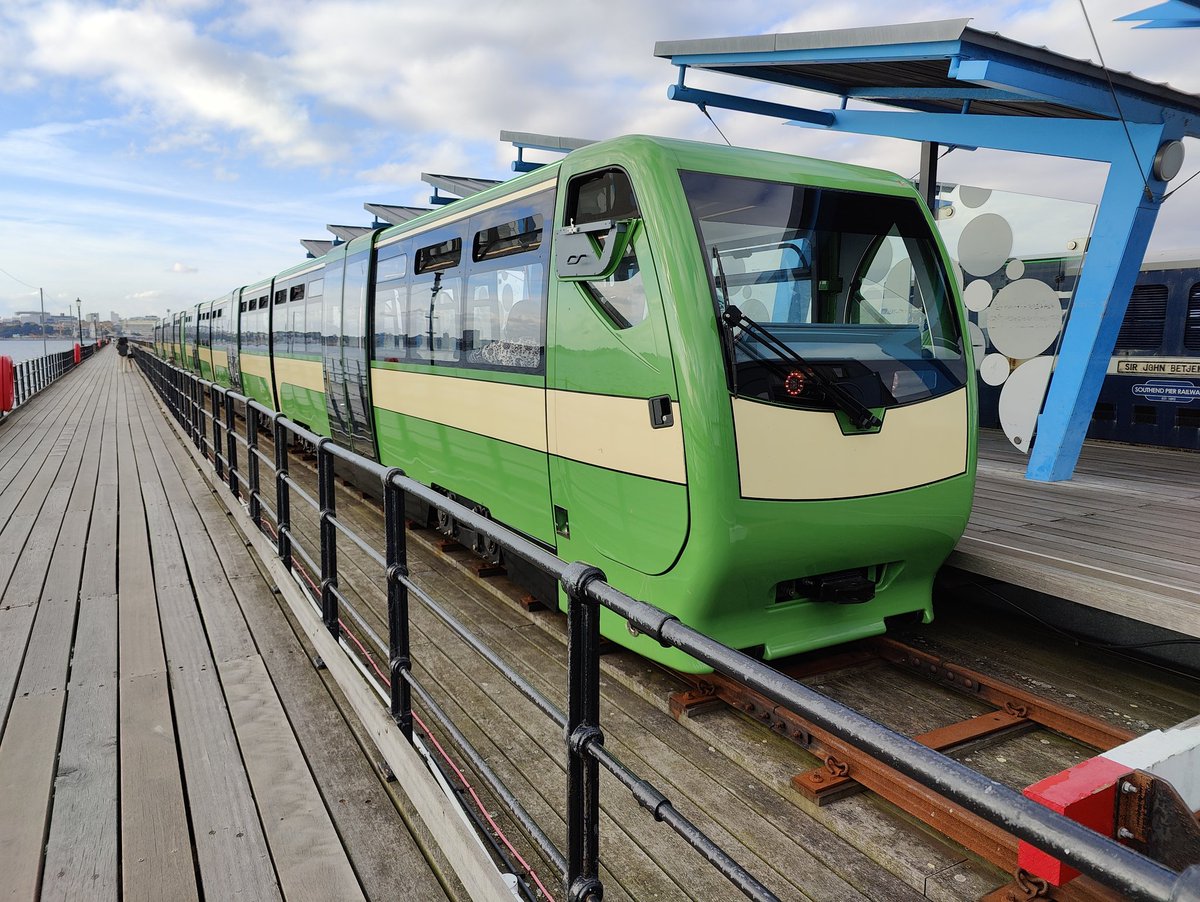 pubtransportadv's tweet image. When you are in Southend you have to ride on the #southendpier Railway.  The new trains even have a freight coach.  Surprised not more than one train in action though on what must be one their busiest weekends.  Also I recommend checking out the free Pier Museum, friendly staff