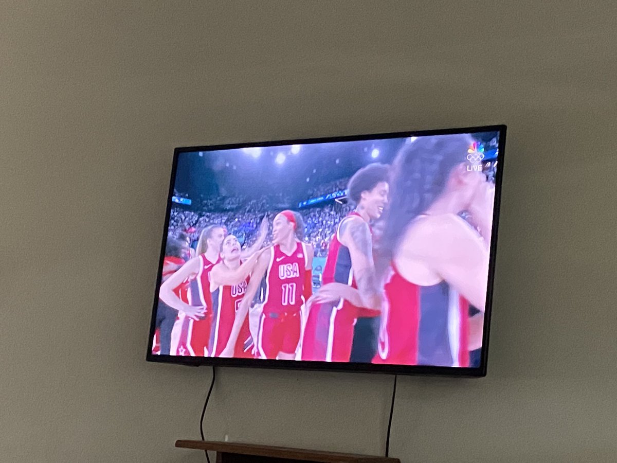 RobbynDeSpain's tweet photo. Both TEAM USA Women and Men are GOLDEN! I loved watching both games with my kids, and hearing the old NBA on NBC music brought back so many memories. 🏀❤️💕 #OlympicGames https://t.co/abBV7uISWW
