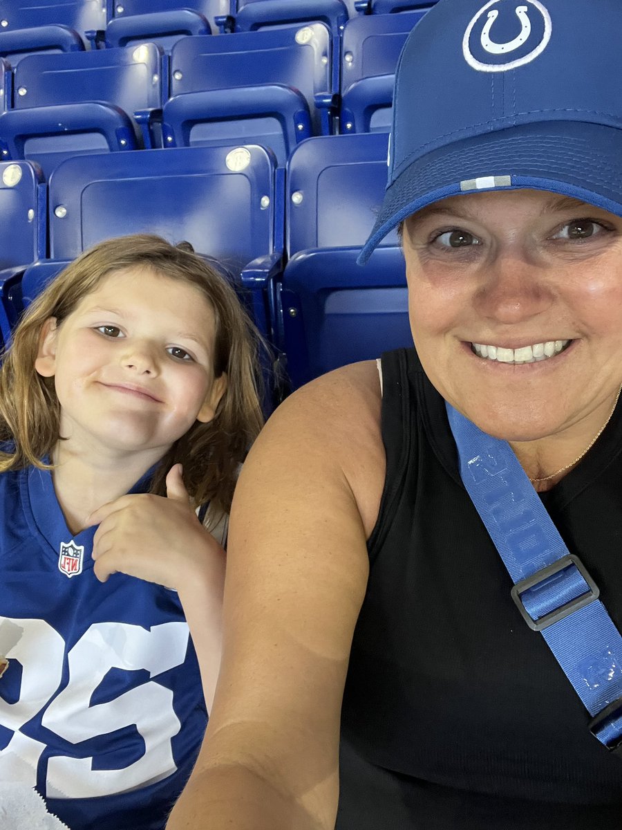 CToler529's tweet photo. Girls day 🏈📣💙 #DENvsIND https://t.co/mEwt95qZDB