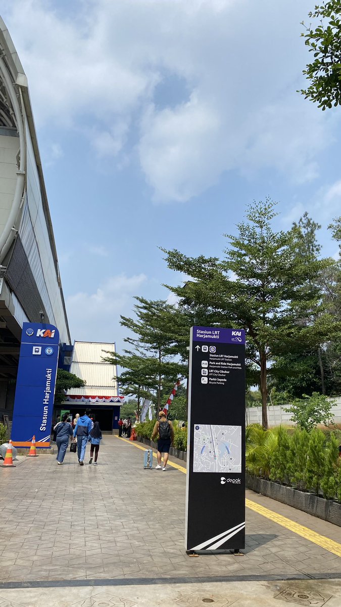 nraafifa's tweet photo. —strolling around with lrt🚈‼️ https://t.co/gUUBo7Tqu2