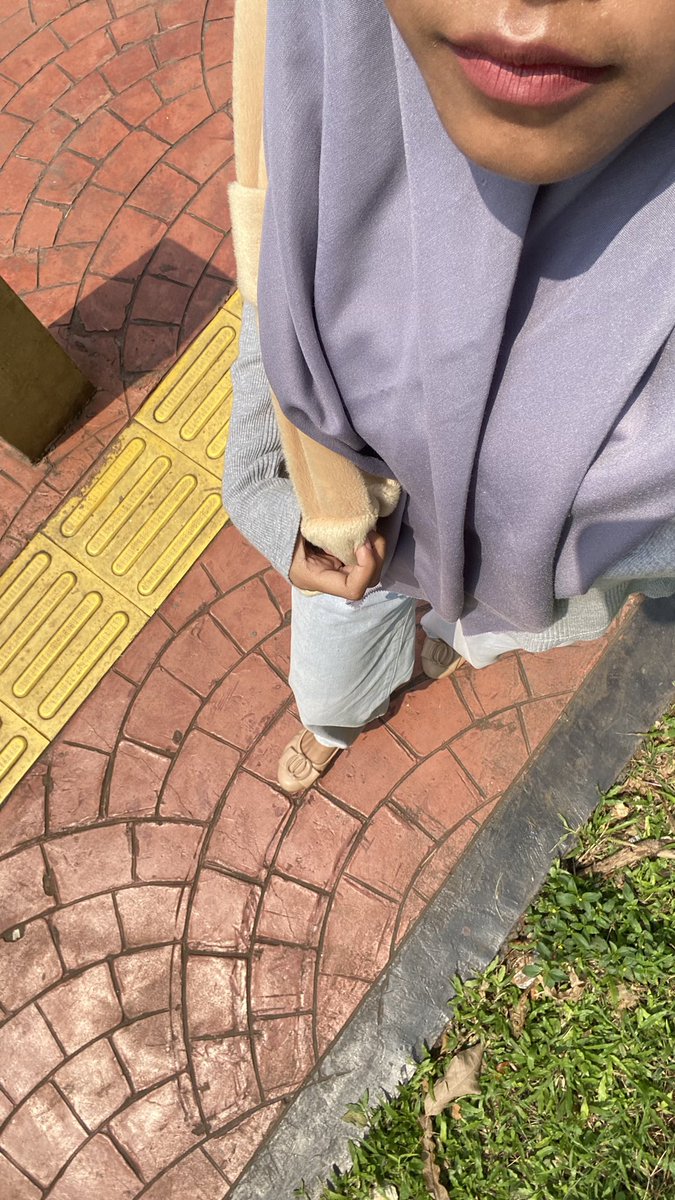 nraafifa's tweet photo. —strolling around with lrt🚈‼️ https://t.co/gUUBo7Tqu2
