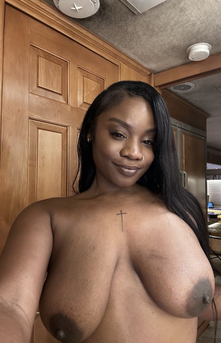 Perfect set for all ur nut 💦😩
