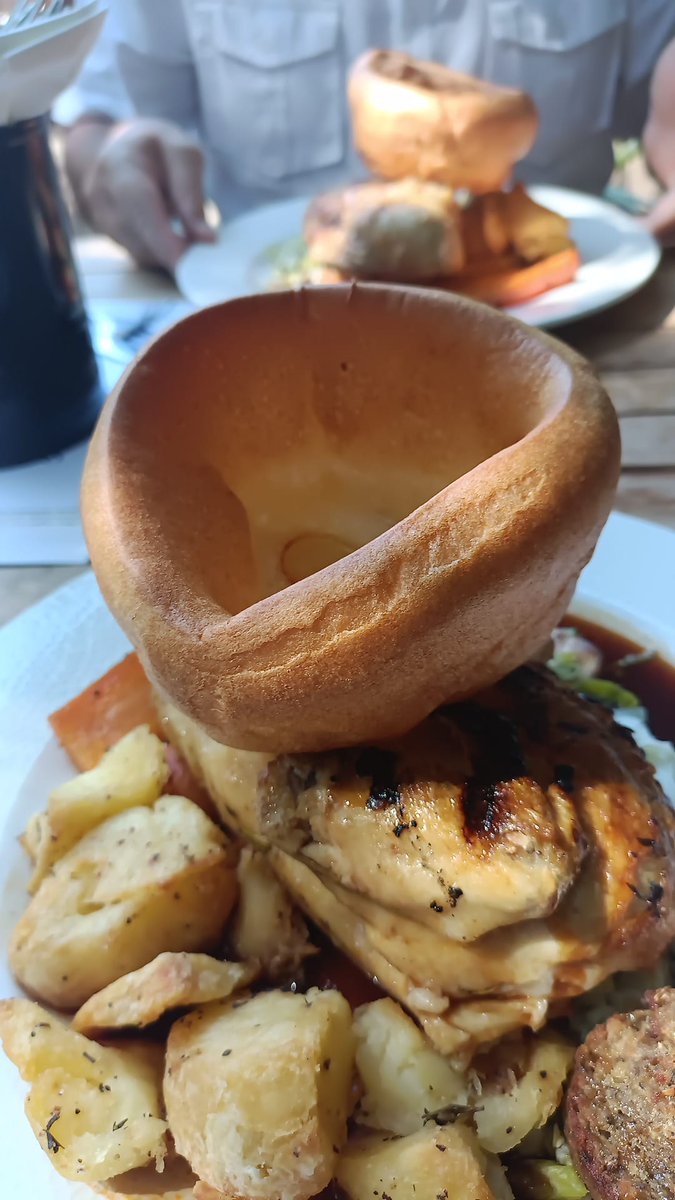 robduke62's tweet photo. @underxmastree Had one today in a pub garden in Hampstead https://t.co/rsLBe1JaKm
