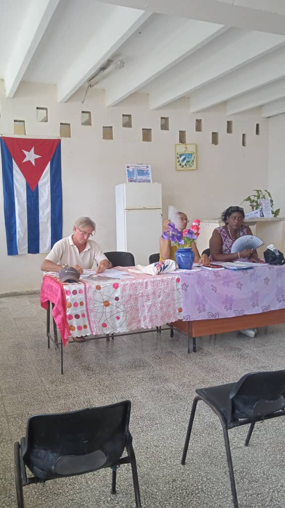 irena2418655300's tweet photo. Sesionó en la tarde de ayer el consejo popular de Casablanca con el objetivo de evaluar el anteproyecto del 2025 y la atención a los planteamientos de la población de conjunto con su consejo de la administración municipal! #UnidosXCuba #EnModoVictoria https://t.co/tg9TBlMQgW