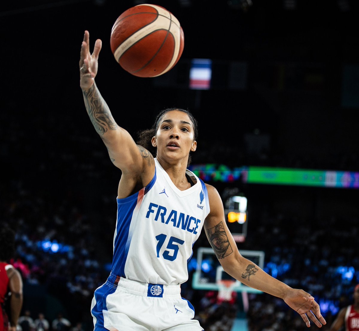 Gabby Williams est la reine du basket qu’elle pense être. Que cette fin de match est cruelle, que c’est dur de terminer les JO #Paris2024 si proche d’un exploit… Les Françaises peuvent être fières de leur prestation face aux Américaines, invaincues aux Jeux depuis 1992.