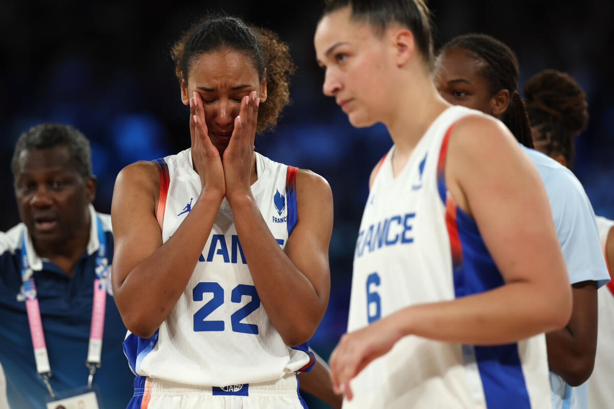 Sportstar on X: "What a thrilling end to #Paris2024! USA beats France 67-66  to take the GOLD! France's Gabby Williams found the basket on the buzzer  from just inside the arc which