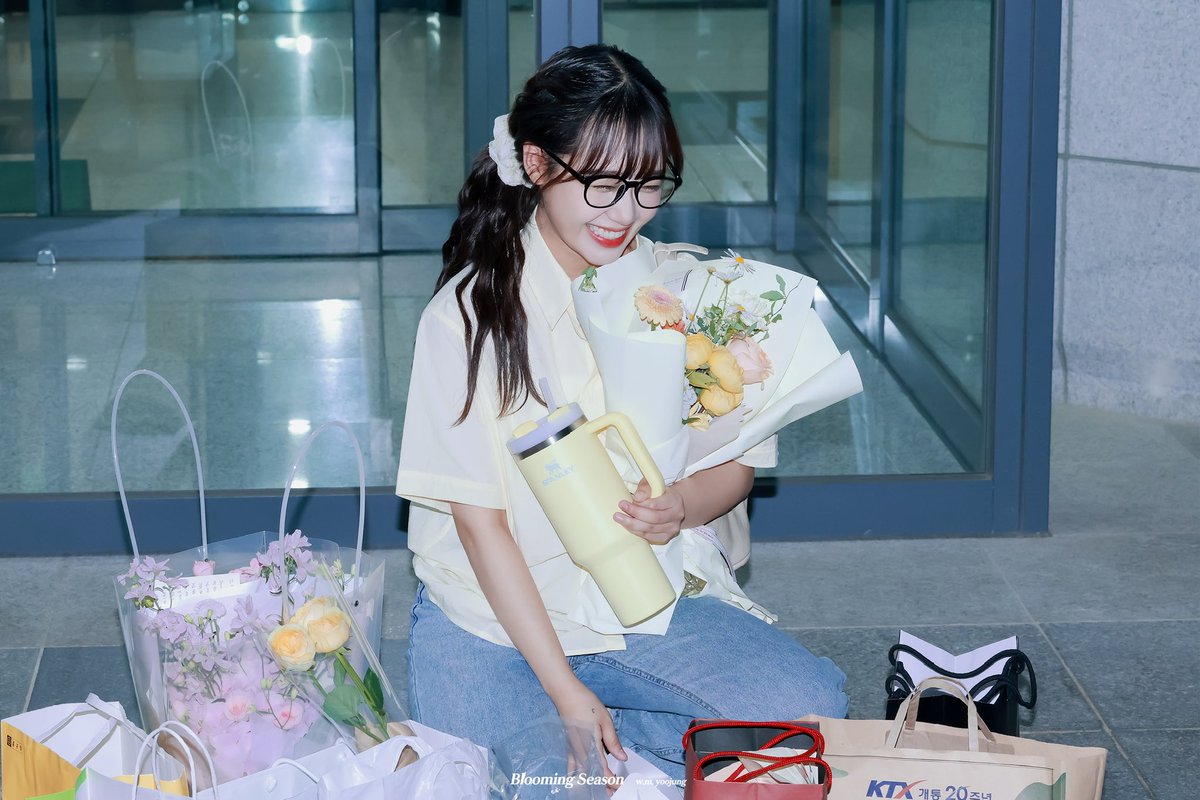 고마워. 유정이가 있었다는 이유로 
광화문이, 이 여름밤들이 반짝반짝 빛났어.  
유정이도 그랬길 바랄게!

#위키미키 #WekiMeki
#최유정 #CHOIYOOJUNG
#영웅