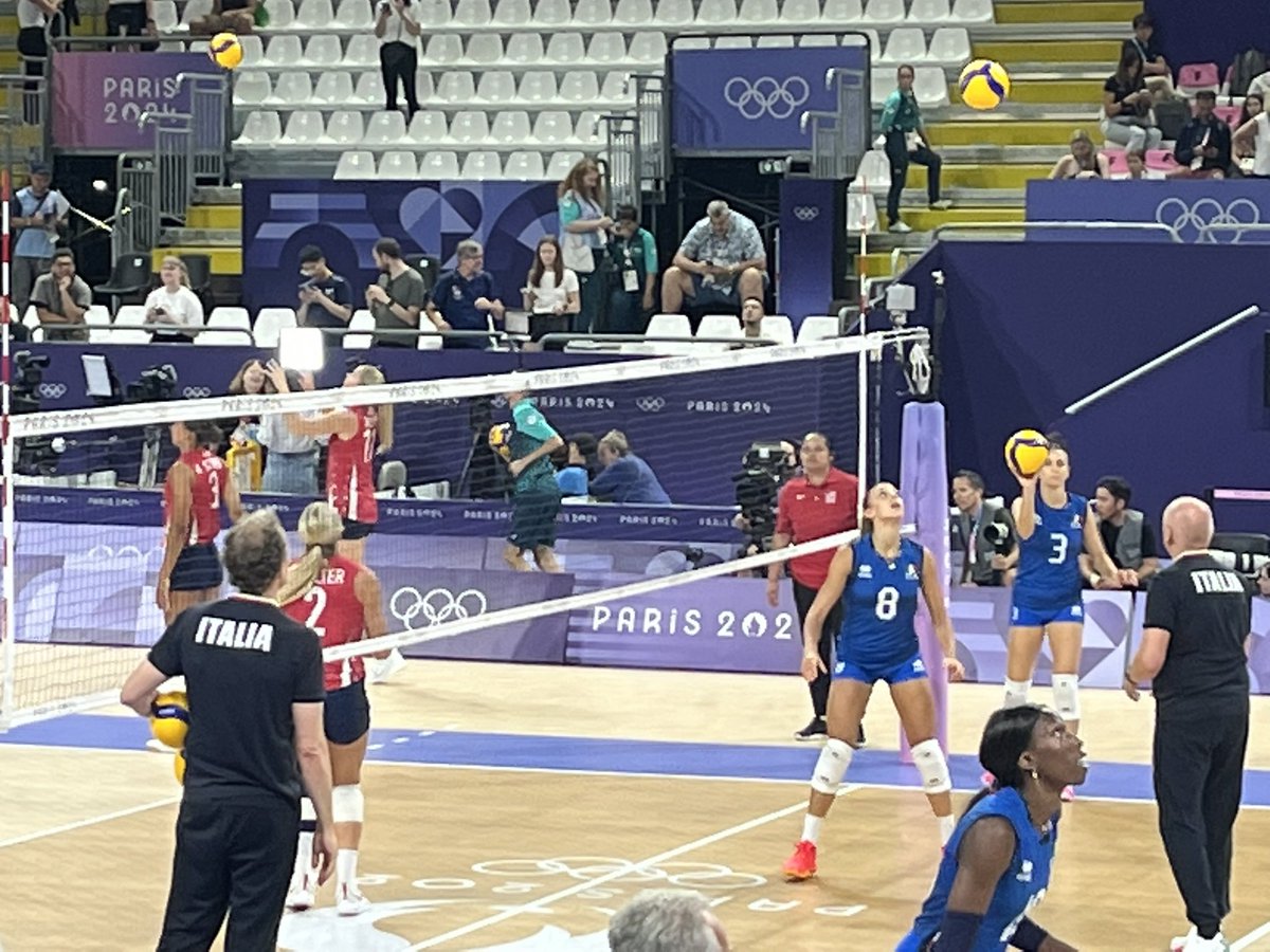 Gold Match volleyball