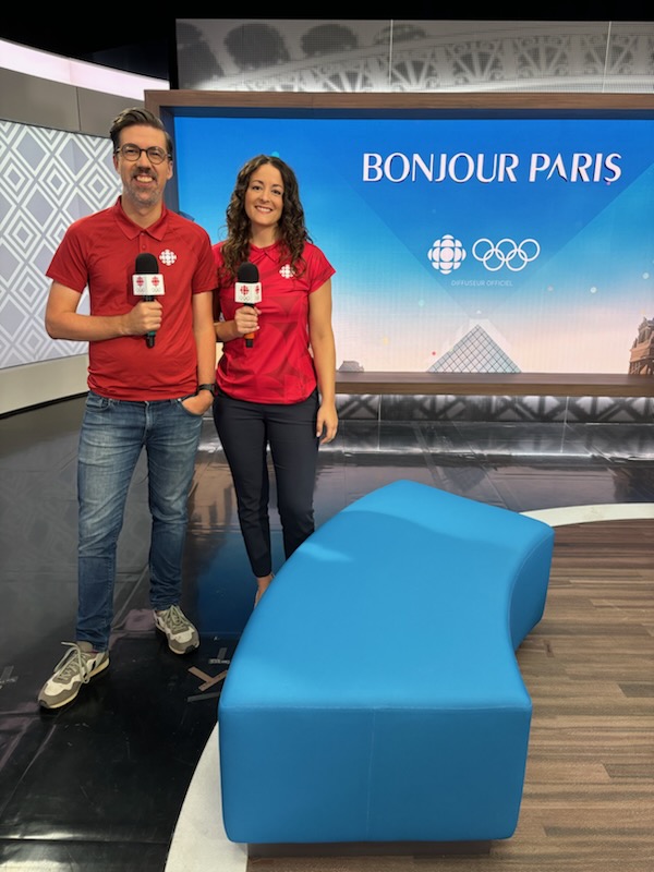 OliParle's tweet photo. Cette fois, c'est terminé. La 329e et dernière médaille d'or olympique est octroyée, mais il m'en reste deux à remettre à @willarchambault et @joly_roseanne, mes deux formidables analystes pour ces tournois de basketball. Merci pour ces 16 derniers jours hauts en couleur! https://t.co/cRWvEj5jND
