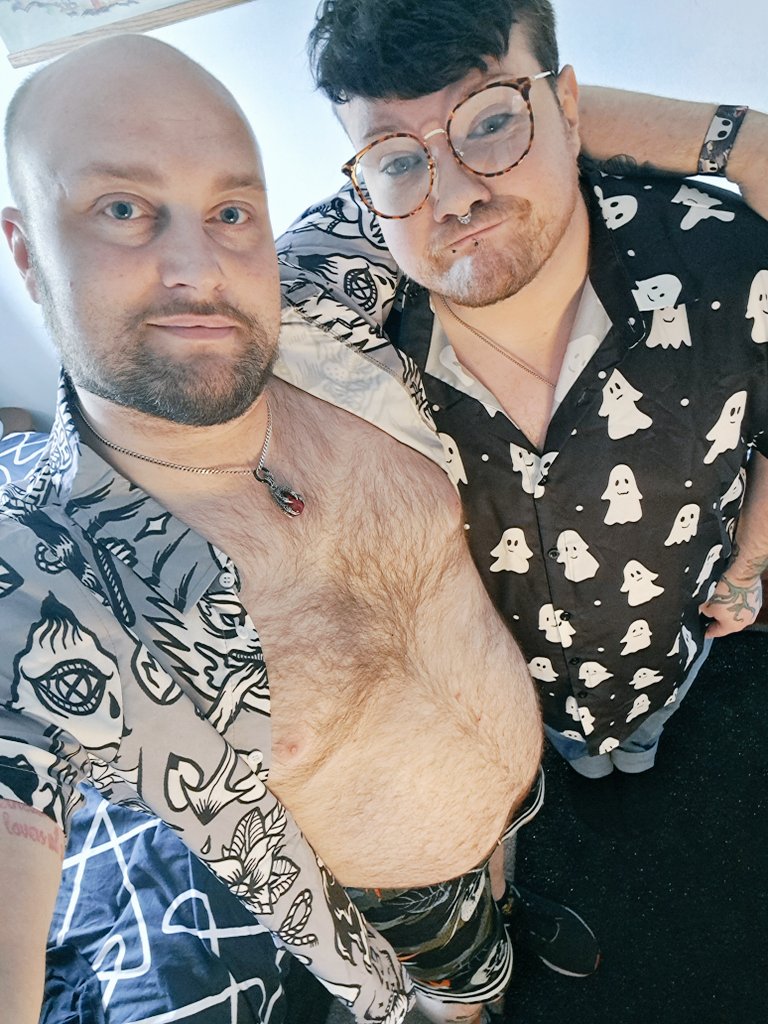 Hello everyone 👋

Partner reveal for some different 😜

Ain't he handsome af 😋