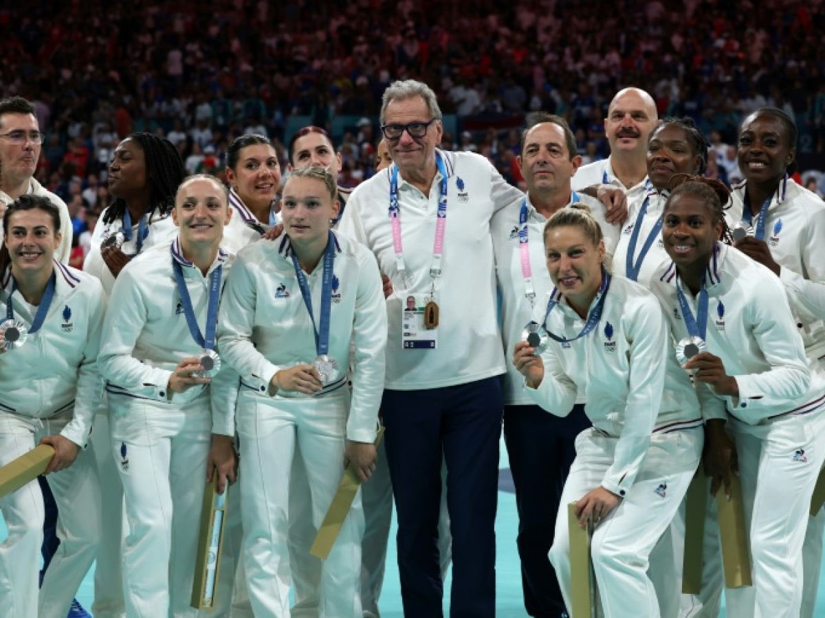 cxoxoly's tweet photo. Elles sont stylées les médailles d’or au #JO2024 même si on peut confondre avec de l’argent non ? https://t.co/X0rx3vKTzF