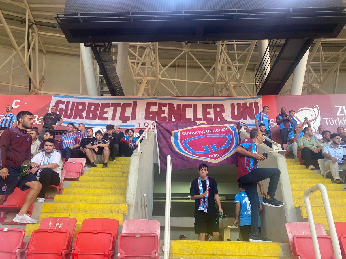 GurbetciGencler's tweet photo. BG Grup 4 Eylül Stadyumu’ndayız.

#YolumuzTrabzonspor https://t.co/0Z2PUTHPgB