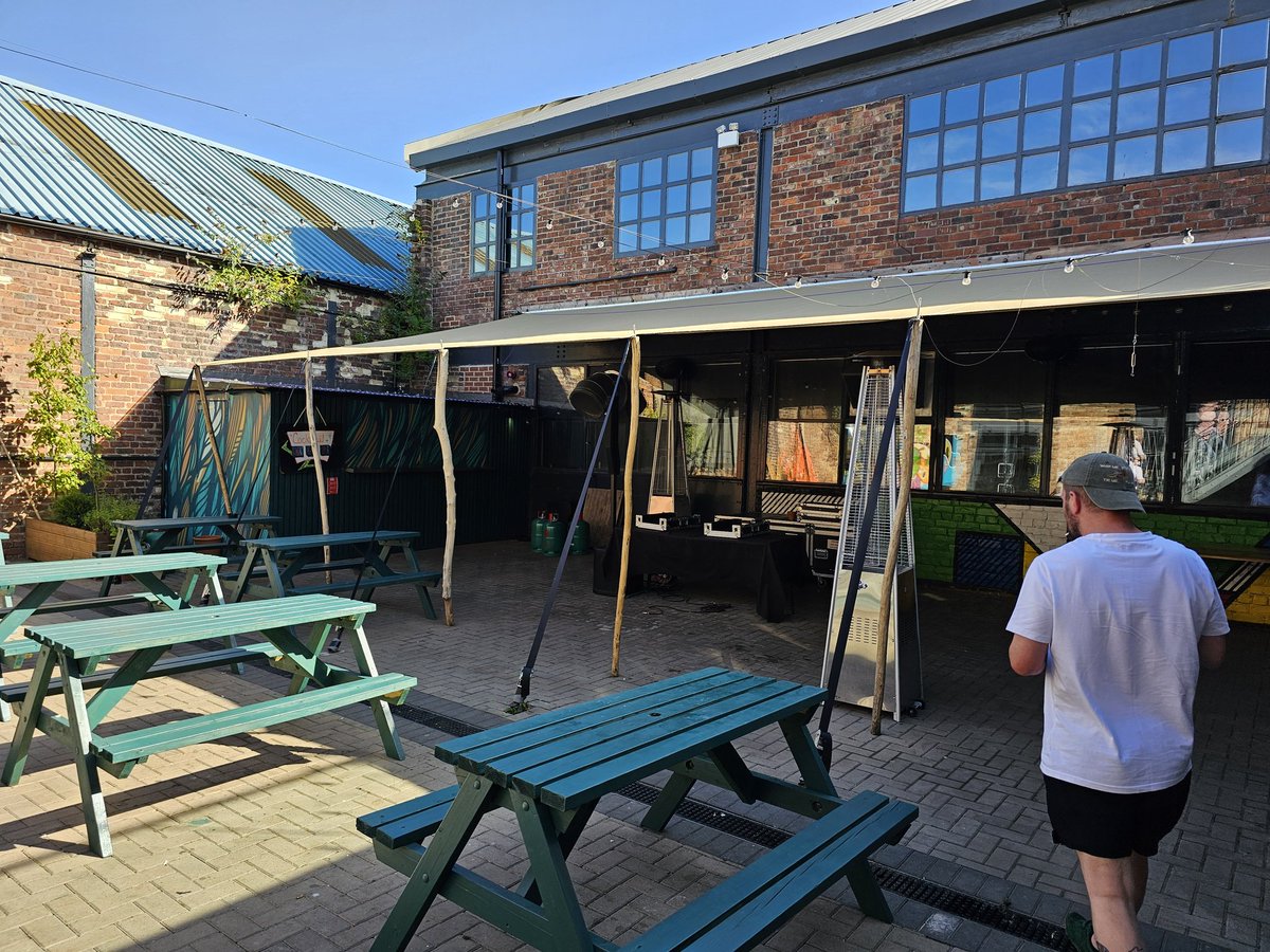 NEWCASTLECITYU1's tweet image. Welcome to Bar 294 The Grove just up from Ouseburn. £23.50 for four pints. It's pretty good beer garden.
#nufc #allthebars #gatesheadfc #f4f