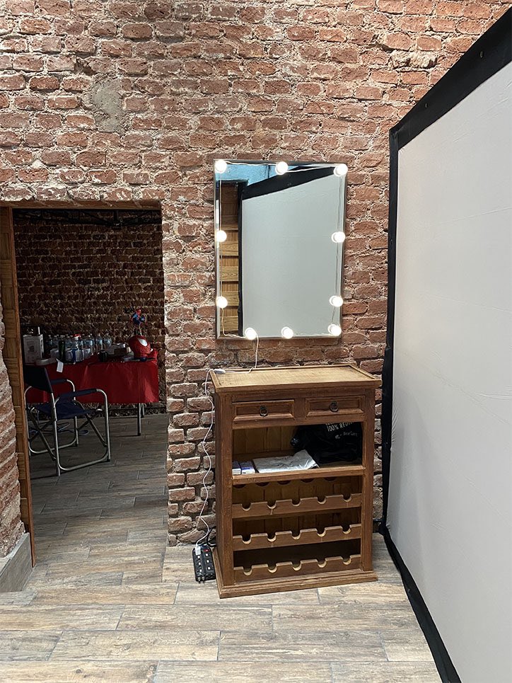 Einvadidos's tweet photo. Renta de Estudio Fotográfico con ciclorama y diferentes espacios para tu próxima sesion de fotos.
Lleva a tus clientes a otro nivel.
Excelente ubicación en el centro de Coyoacán.
𝗖𝗢𝗡𝗢́𝗖𝗘𝗟𝗢!
WA 55 1145 6319
Saludos y mucho trabajo para todos! https://t.co/AFGclzy7eB