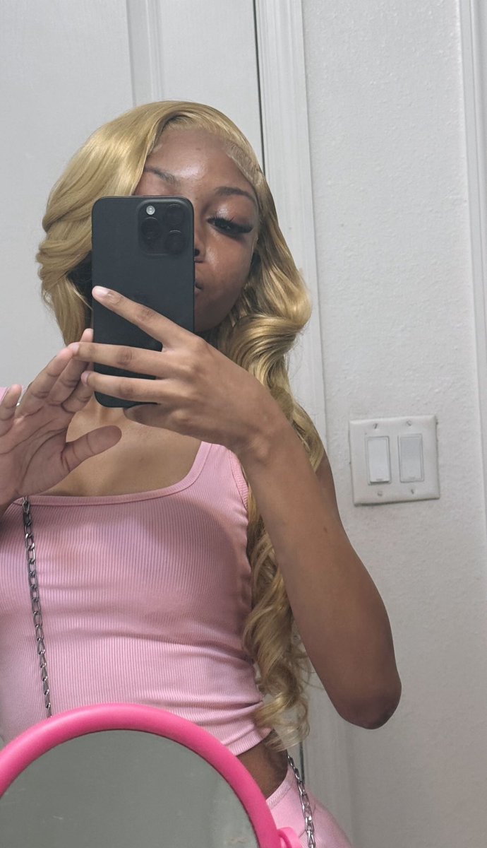 miyahlmaoo's tweet photo. #ComeSit https://t.co/woCkW3cjG8