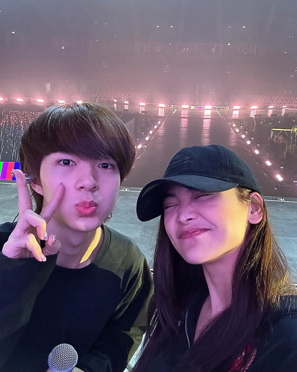 JisooandEngfa's tweet photo. ดีใจที่อิงฟ้าถูกค้นพบมากขึ้นทุกวัน วันนี้ก็เป็นอีกวันนึงที่หลายท่านประทับใจในตัวอิงฟ้าและความสามารถในการร้องเพลง เสน่ห์ และความสวยแต่ติดตลกของเค้า เชื่อว่าเค้าก็จะถูกค้นพบไปอีกเรื่อยๆ ค่ะ 🤍

22 ส.ค. 67 เจอเลยกับ #วิมานหนาม หรือ #TheParadiseOfThorns ค่ะ

#อิงฟ้ามหาชน #EngfaWaraha 
@EWaraha