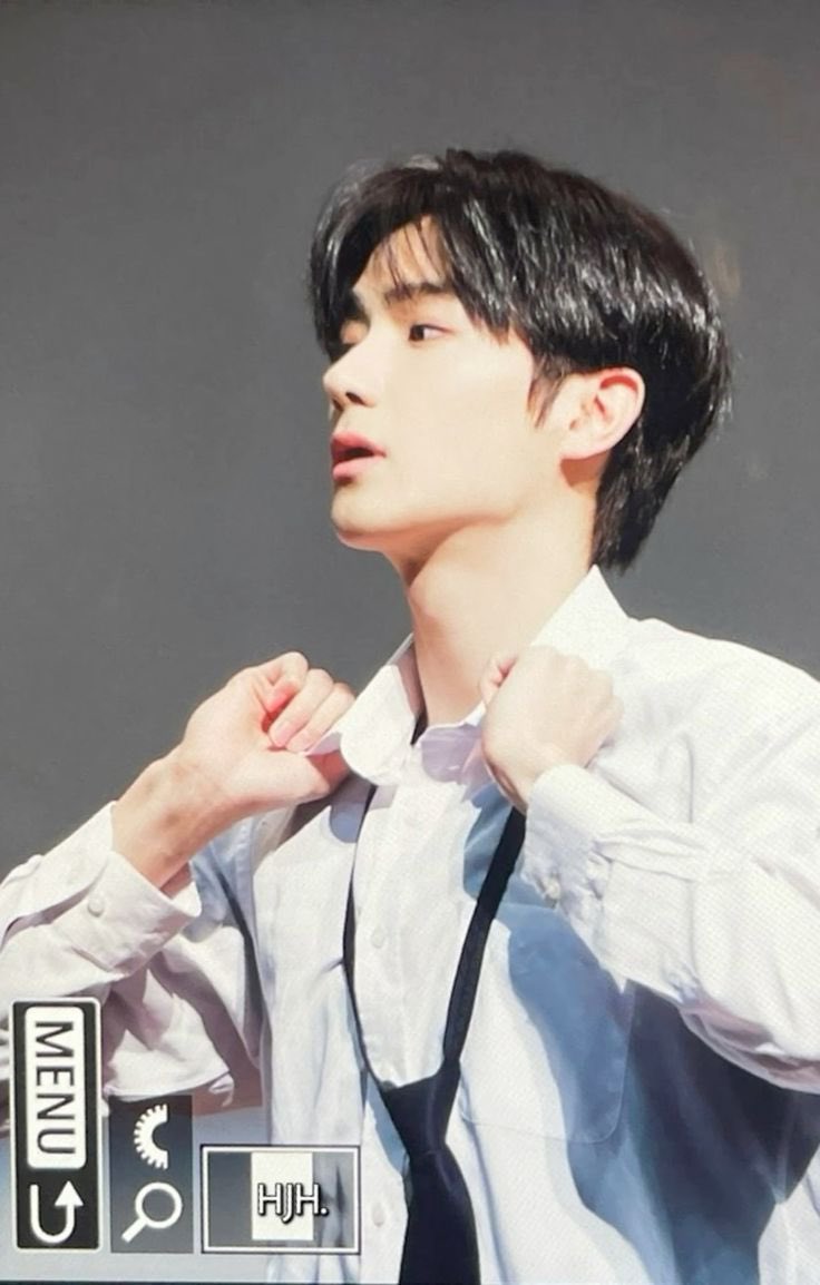 bxdminoritxxn's tweet photo. 형 나가려고 준비하고 있을 때
떤군 비척비척 눈도 못 뜨고 걸어와서
위태롭게 서있길래

뭐ㅋㅋ 왜 일어났어 더 자지
ㅃㅓ뽀하고 가..
어?
뽀뽀하고 가라고... 
맨날 나 잘때 몰래 하고 가지 말고...

이래서 연상 개빨개진 얼굴로 얼떨결에 
뽀뽀해주면 スL 쿨하게 잘가형 하고
다시 침대로 다이빙함 https://t.co/UJFl3l0P31