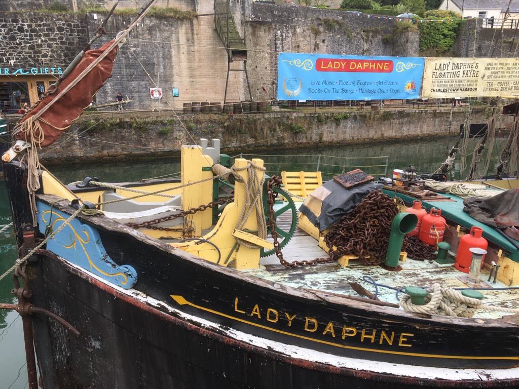 Mor poets tweet media