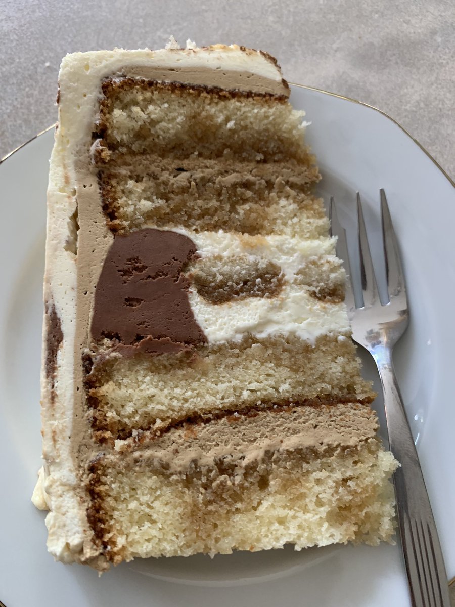 KarinAlphen's tweet photo. Oh ja, ik heb ook weer wat gebakken. Werken met botercrème als het 28 graden is….het is een extra uitdaging😅. Dit is een tiramisu taart. Onbehoorlijk lekkurrrrrr😋
#verjaardagJP #howtocakeit #yolandagampp https://t.co/ybH9eYStdb