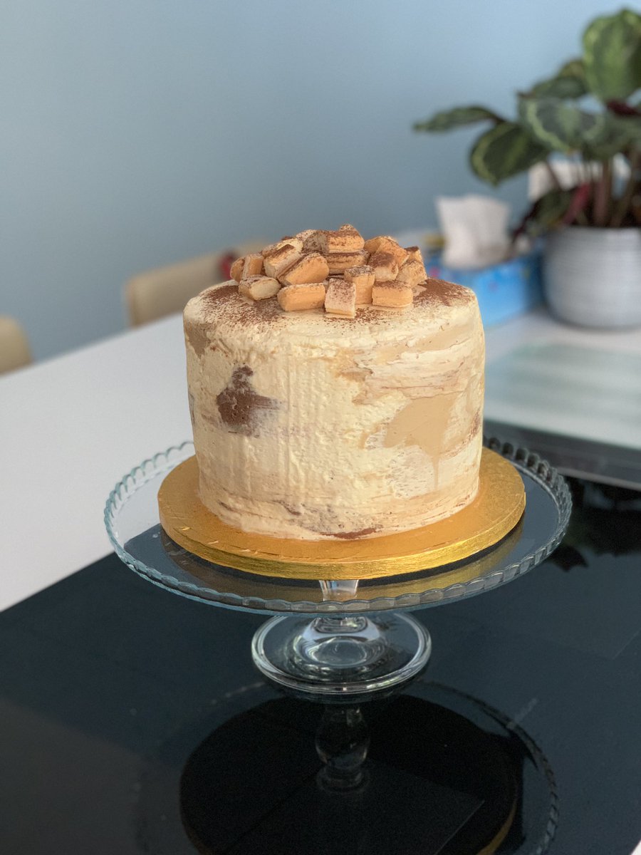 KarinAlphen's tweet photo. Oh ja, ik heb ook weer wat gebakken. Werken met botercrème als het 28 graden is….het is een extra uitdaging😅. Dit is een tiramisu taart. Onbehoorlijk lekkurrrrrr😋
#verjaardagJP #howtocakeit #yolandagampp https://t.co/ybH9eYStdb