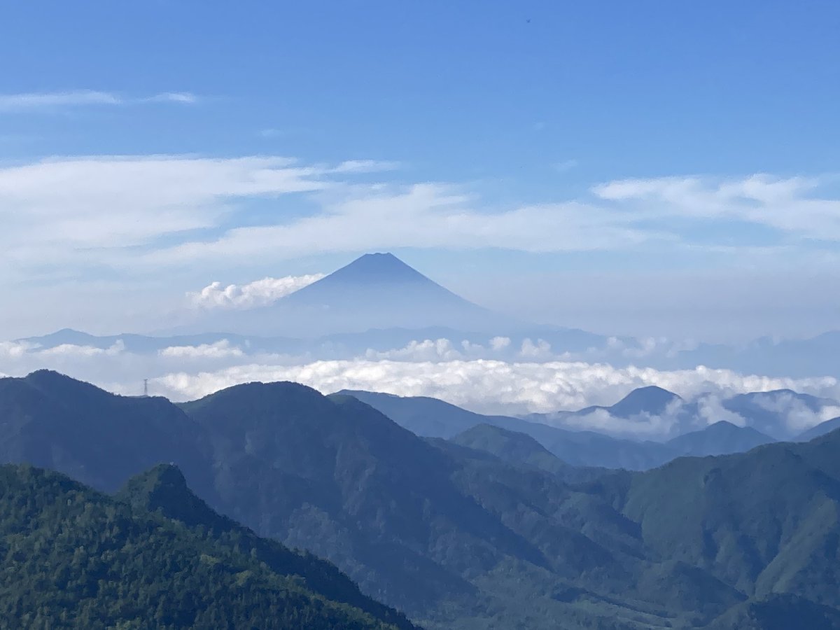 mossan1008's tweet photo. テント泊で金峰山と瑞牆山を登りました。
富士山もよく見えて良い登山日和でした。 https://t.co/VOzUUNqbI2